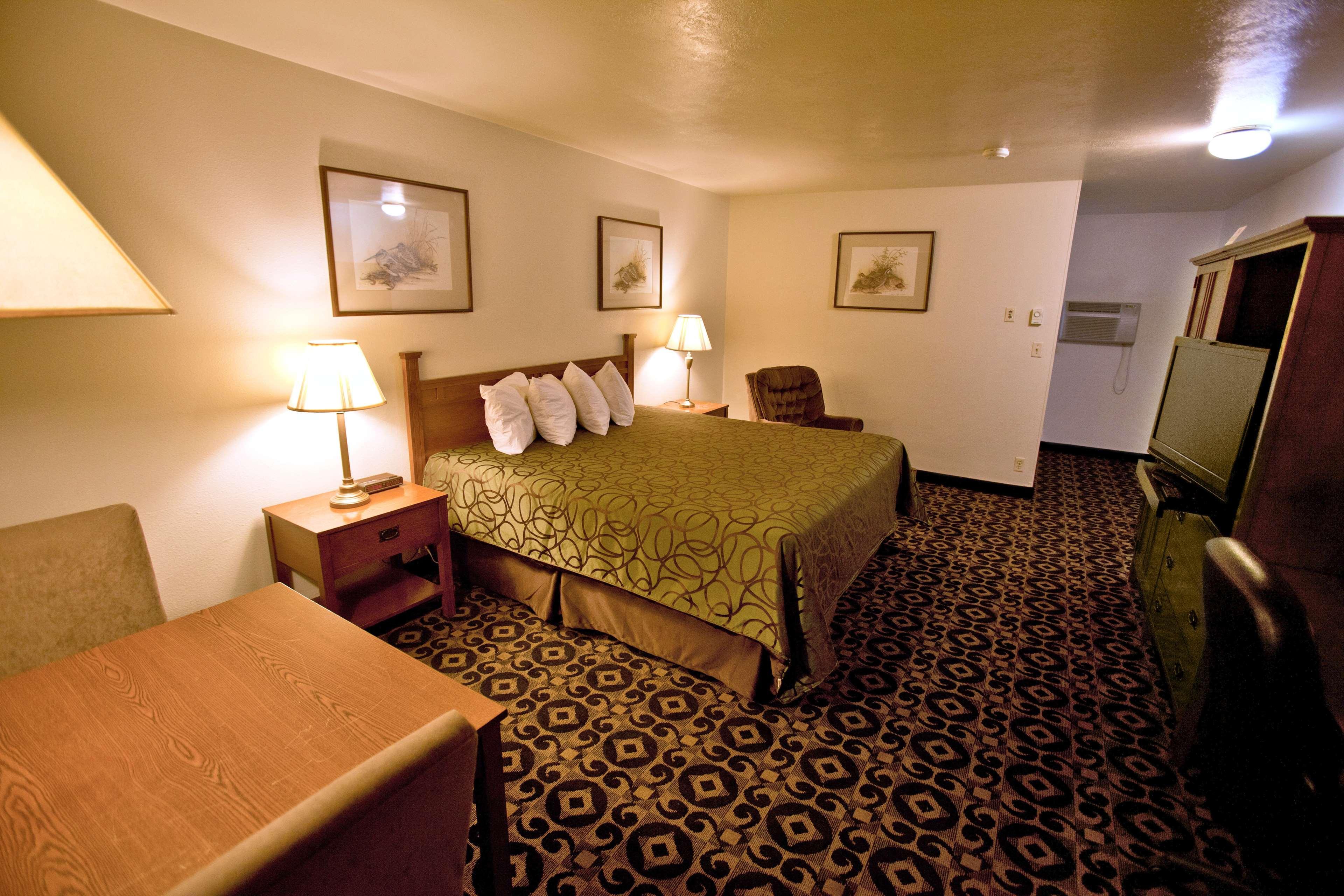 Americas Best Value Inn Roosevelt/Ballard Exterior photo